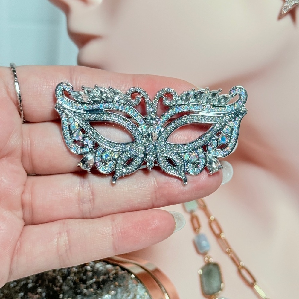⚜️ Elegant Silver Masquerade Brooch - Picture 5 of 8